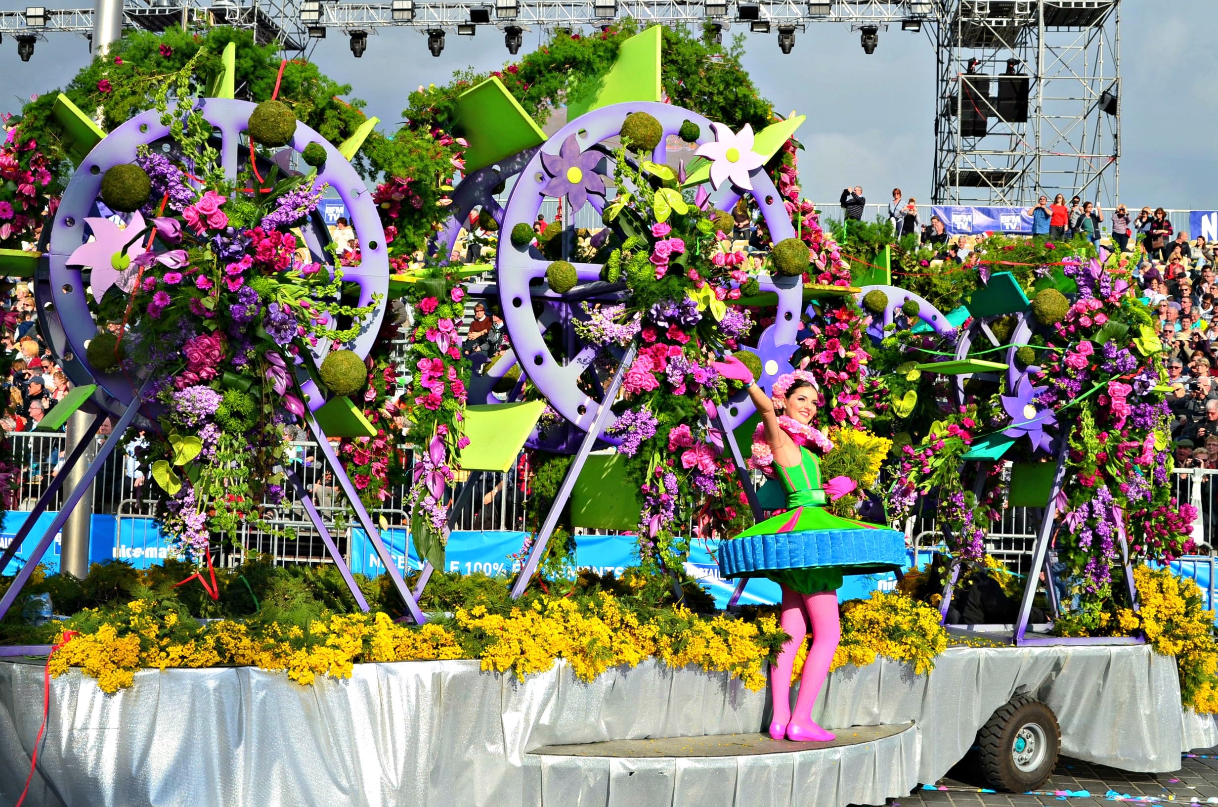 Photos That Will Make You Want to See The Nice Carnaval Battle of Flowers